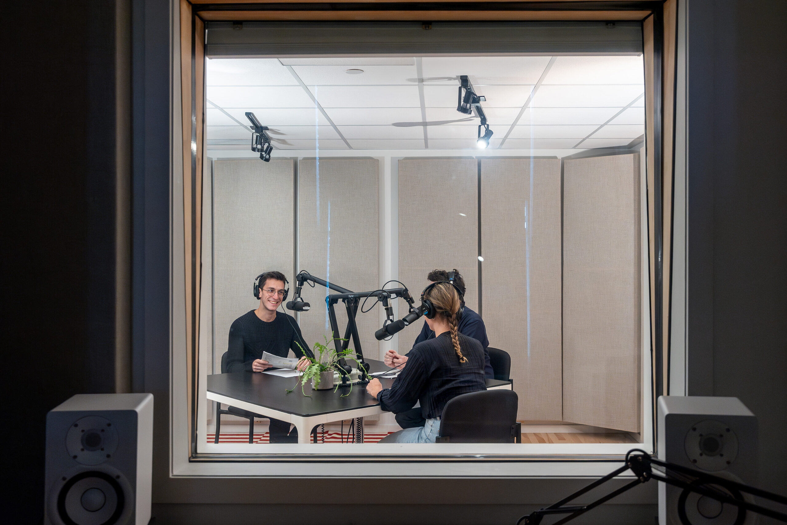 Studio d'enregistrement Porte Parole à Montréal | Podcast trois personnes