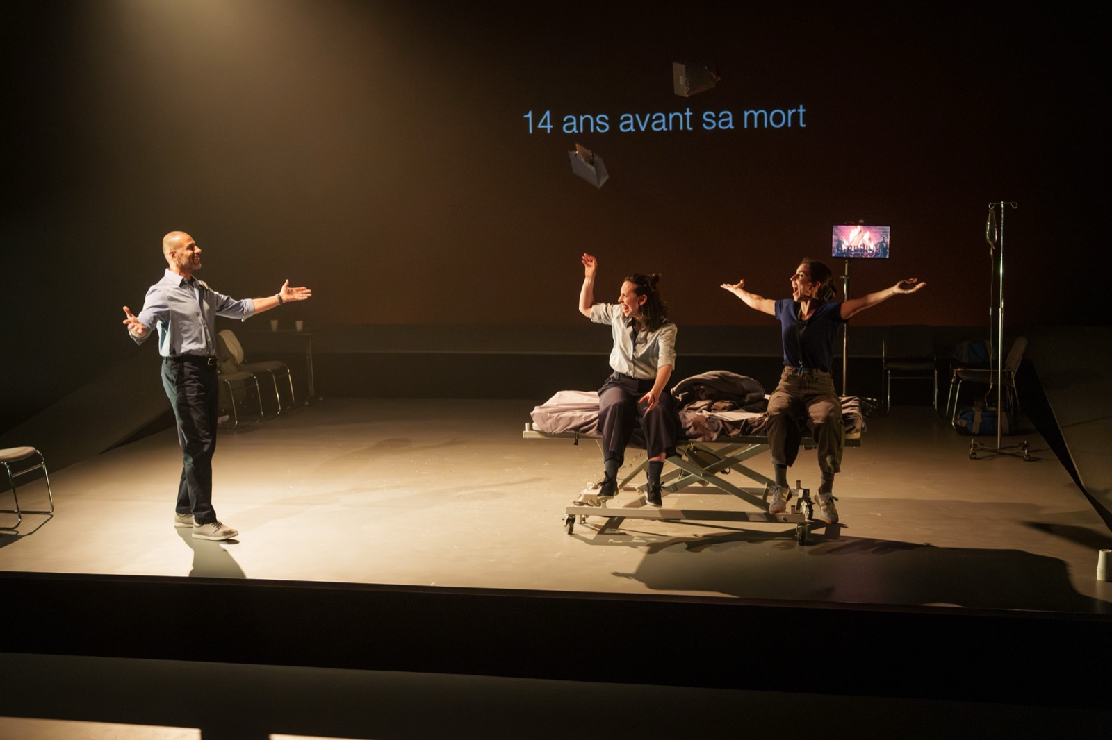 Club sandwich mayonnaise | Théâtre documentaire - Porte Parole | par Manuelle Légaré | Crédit photo : Maxime Côté