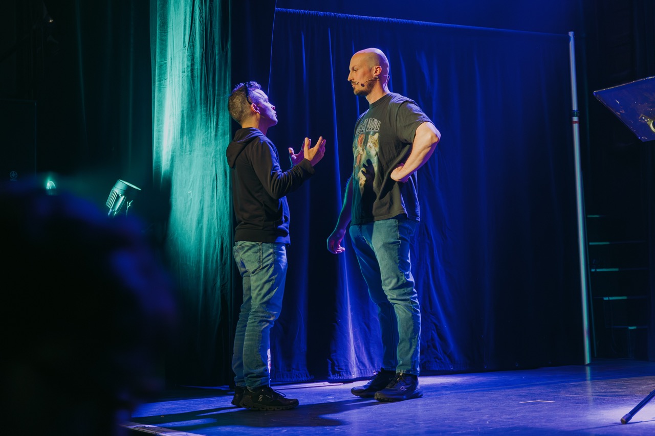 Jeffrey Rioux avec son mentor Marc Beaupré en répétitions pour les Pitchs Porte Parole