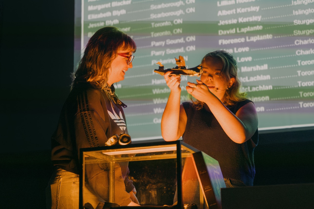 Emilie Charest en répétitions pour Les Pitchs Porte Parole avec Sara Karel Chiasson
