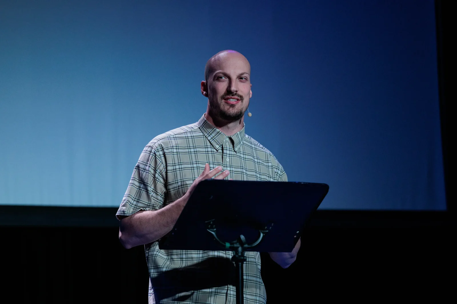 Jeffrey Rioux présentant son projet Colocathon | Les Pitchs Porte Parole 2026 | Photo Najim Chaoui
