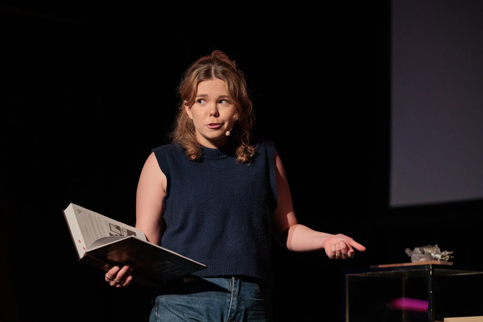 Emilie Charest présentant son projet L'écho des boîtes noires | Les Pitchs Porte Parole 2026 | Photo Najim Chaoui